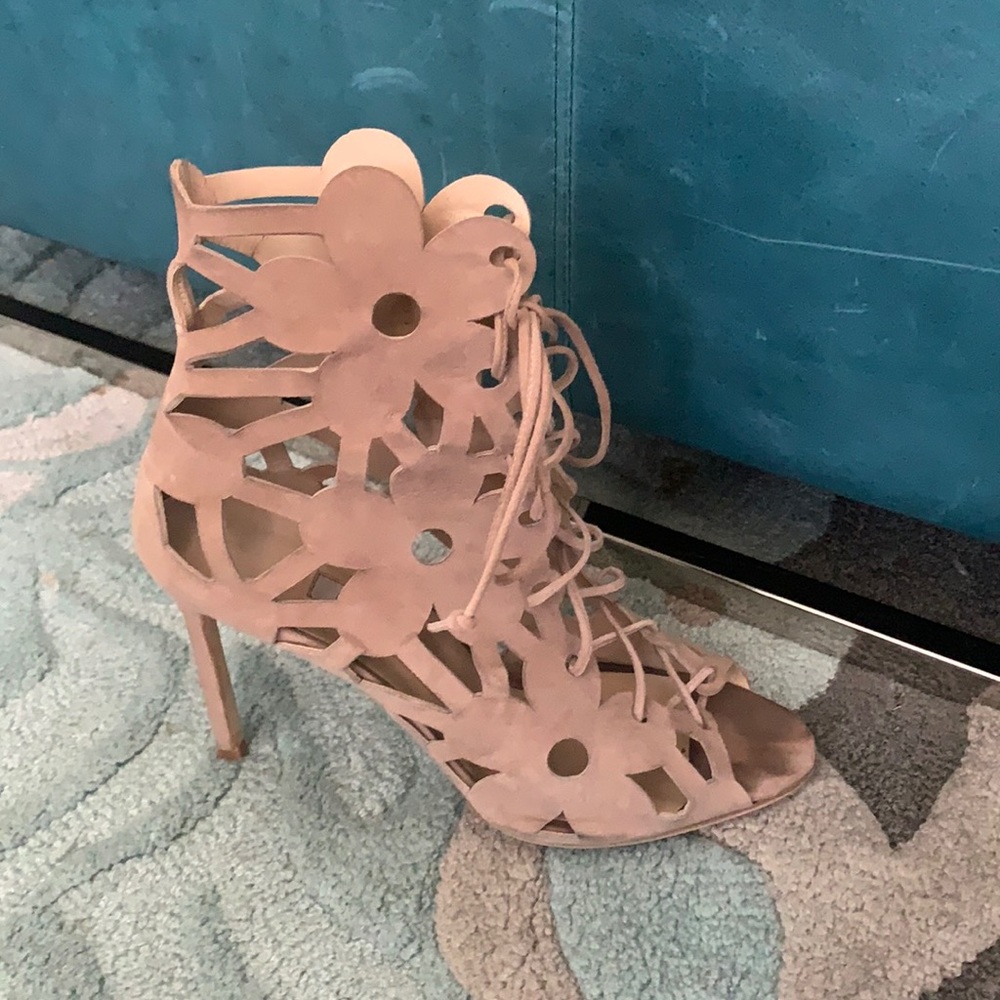 manolo blahnik kahikalow suede pumps